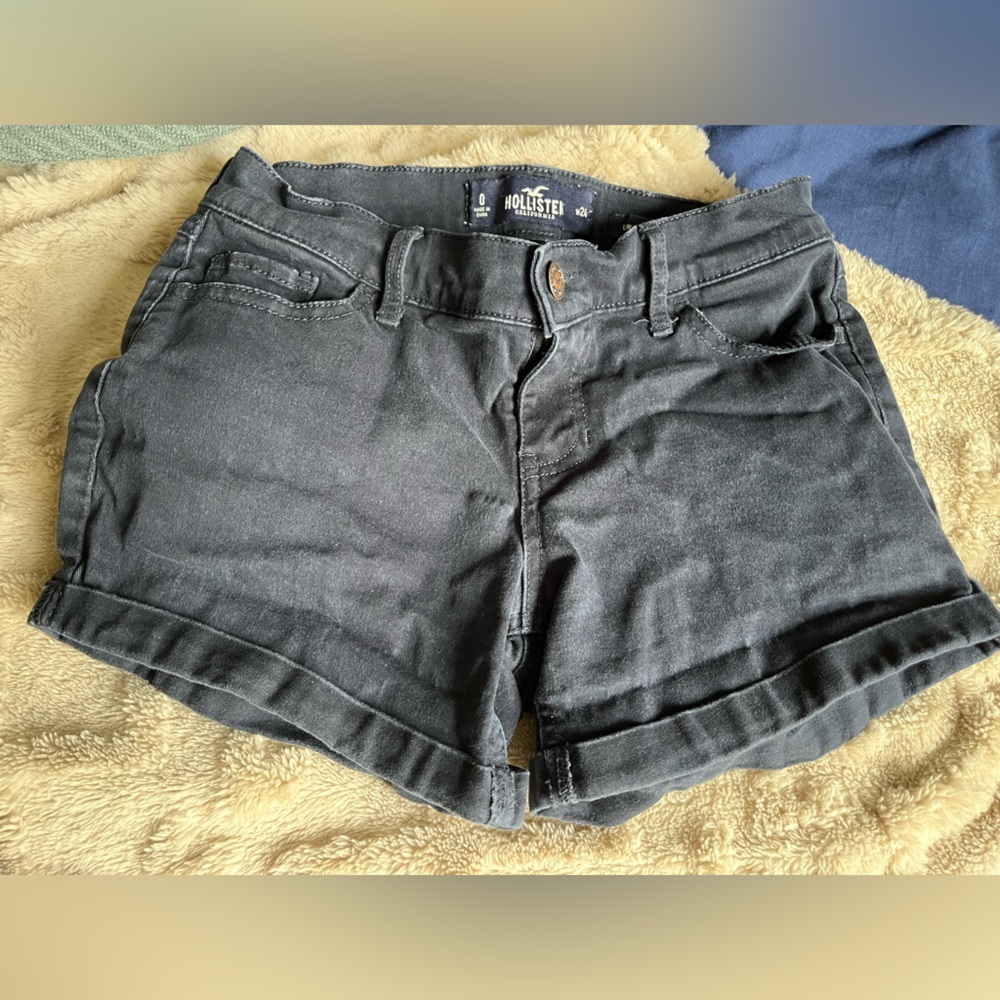 Hollister Women's Low-Rise Black Shorts